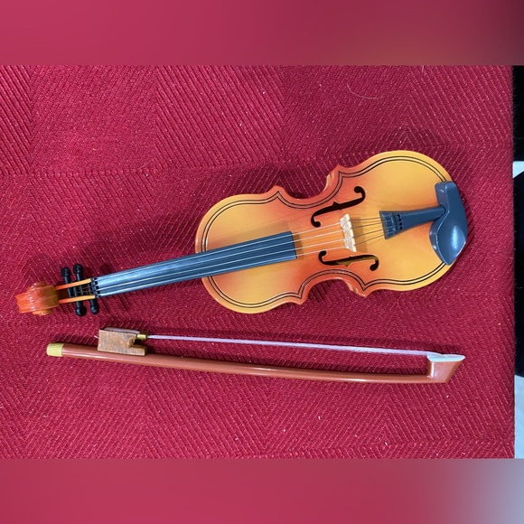 American Girl Violin Set - Picture 3 of 12